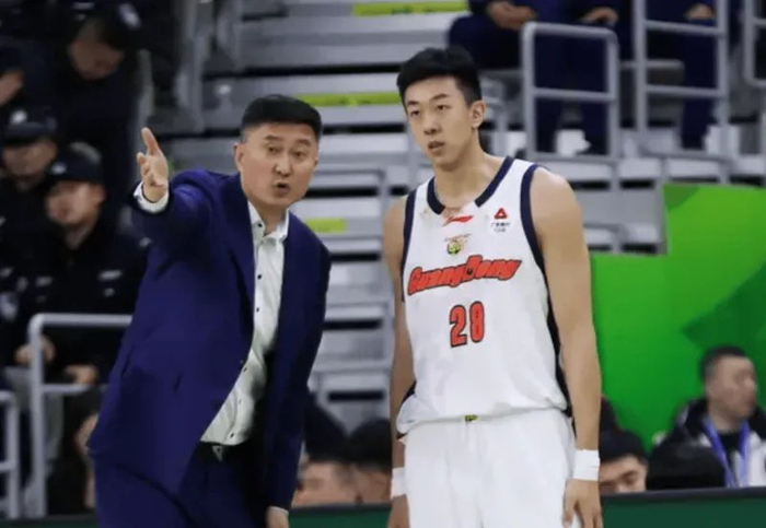 kaiyun-广东104-113上海1喜3忧！黄明依奇兵，内线+张皓嘉没法看！|CBA俱乐部杯|杜锋|球员|比赛|对手_新浪体育_新浪新闻