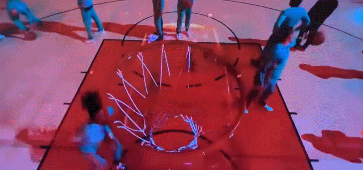 开云体育-文班赛前热身扣坏了篮筐，马刺全队提前回更衣室了