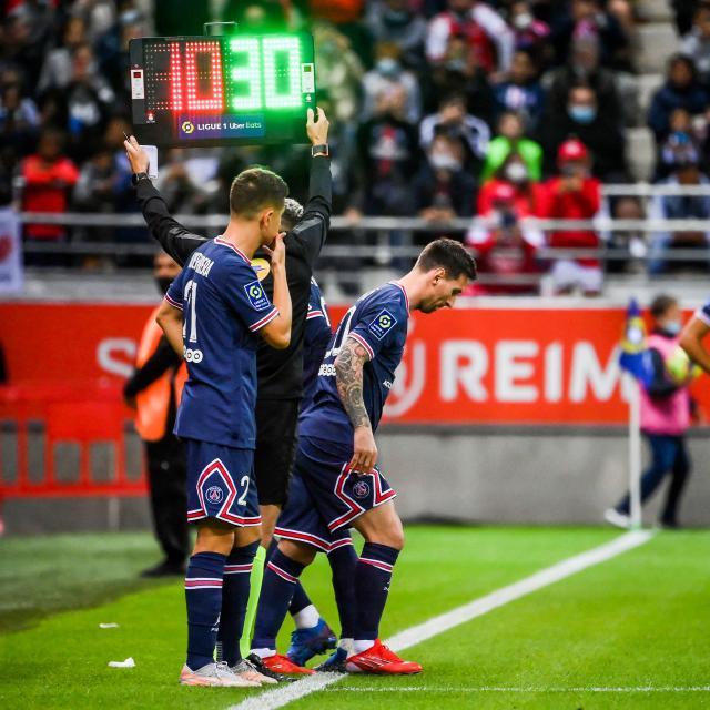 开云APP-【早报】梅西首秀体验功夫足球！热刺枪手“包围”英超