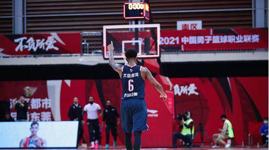 开云APP-末节接管比赛将冷门扼杀 马尚归来广东即刻止颓